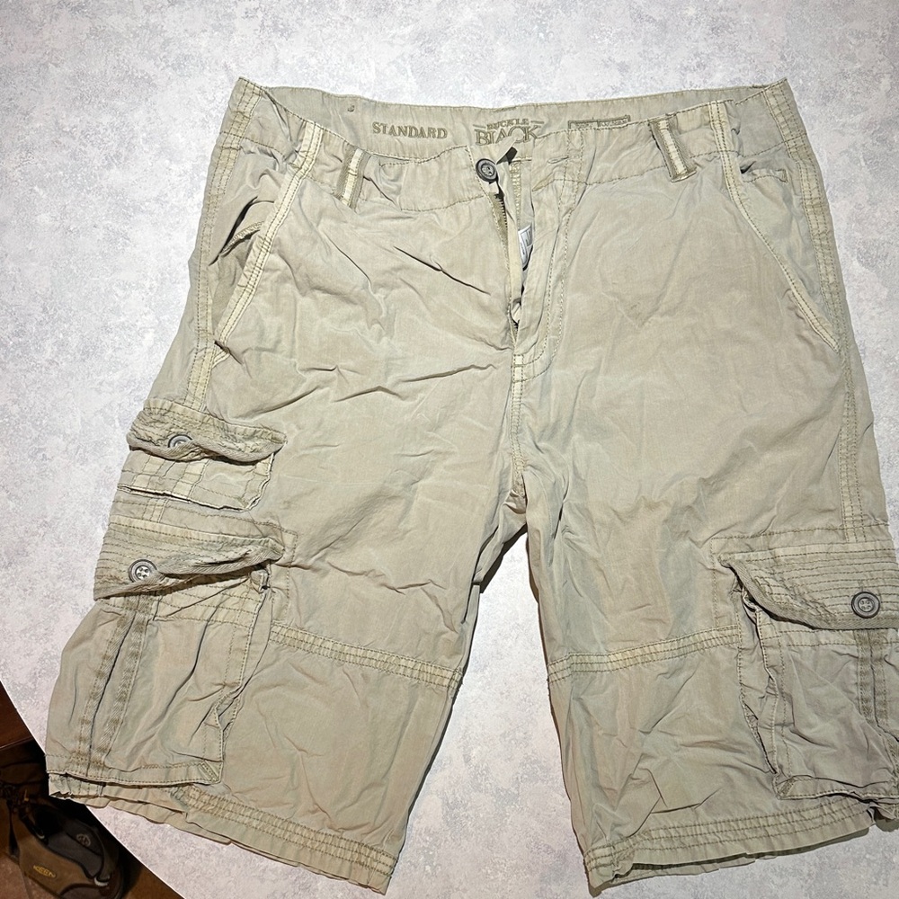 Men’s buckle black cargo shorts